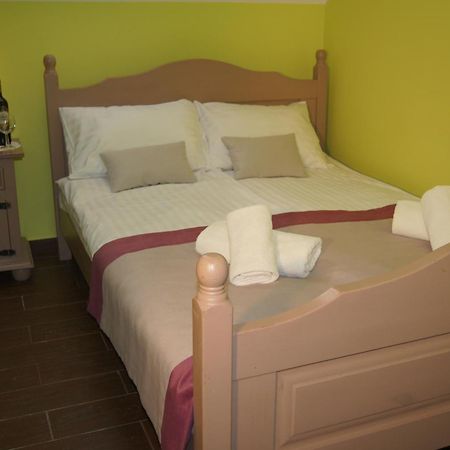 Hotel Pod Herbem -Pokoje Ozonowane Бялисток Стая снимка
