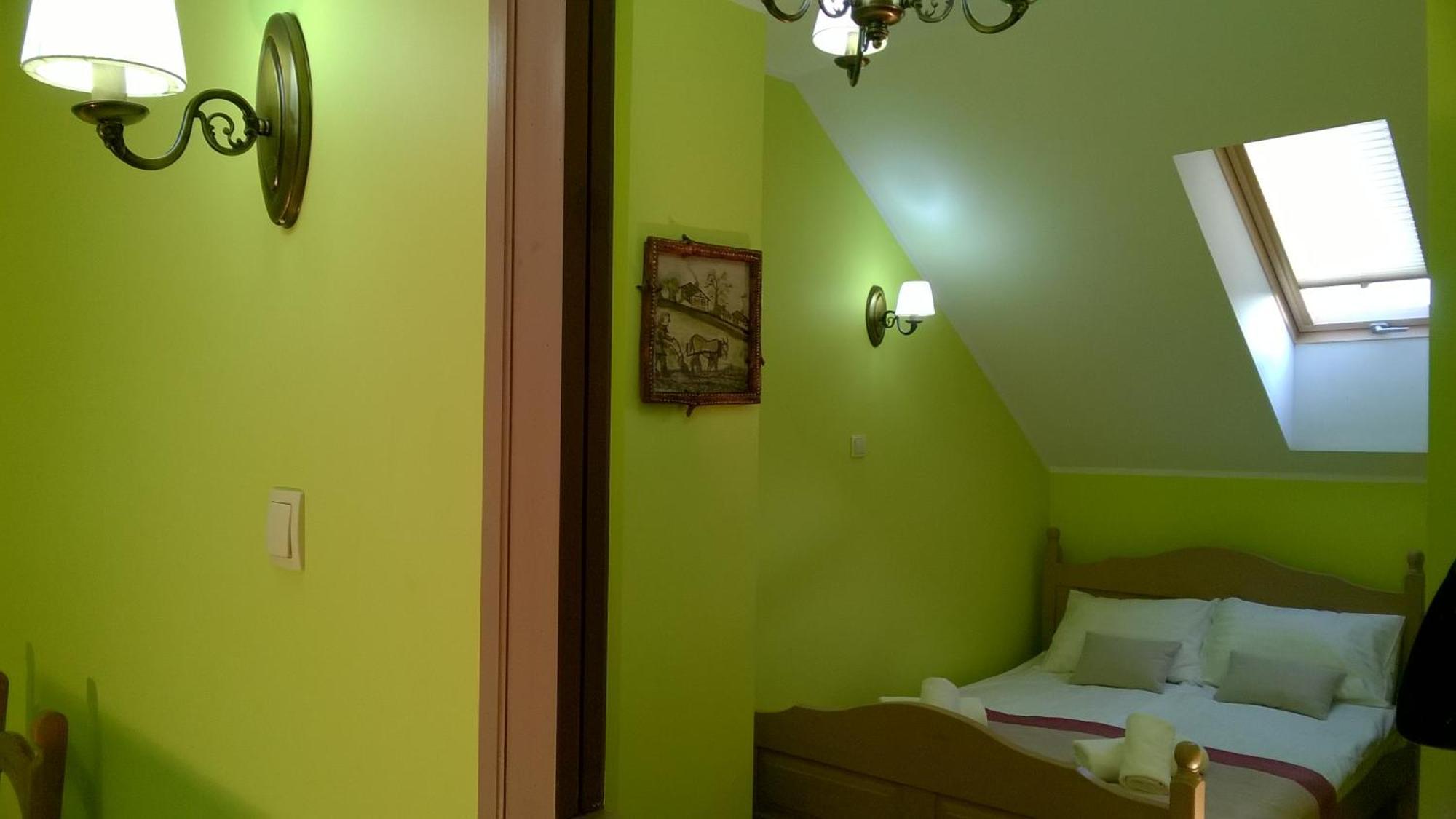 Hotel Pod Herbem -Pokoje Ozonowane Бялисток Стая снимка