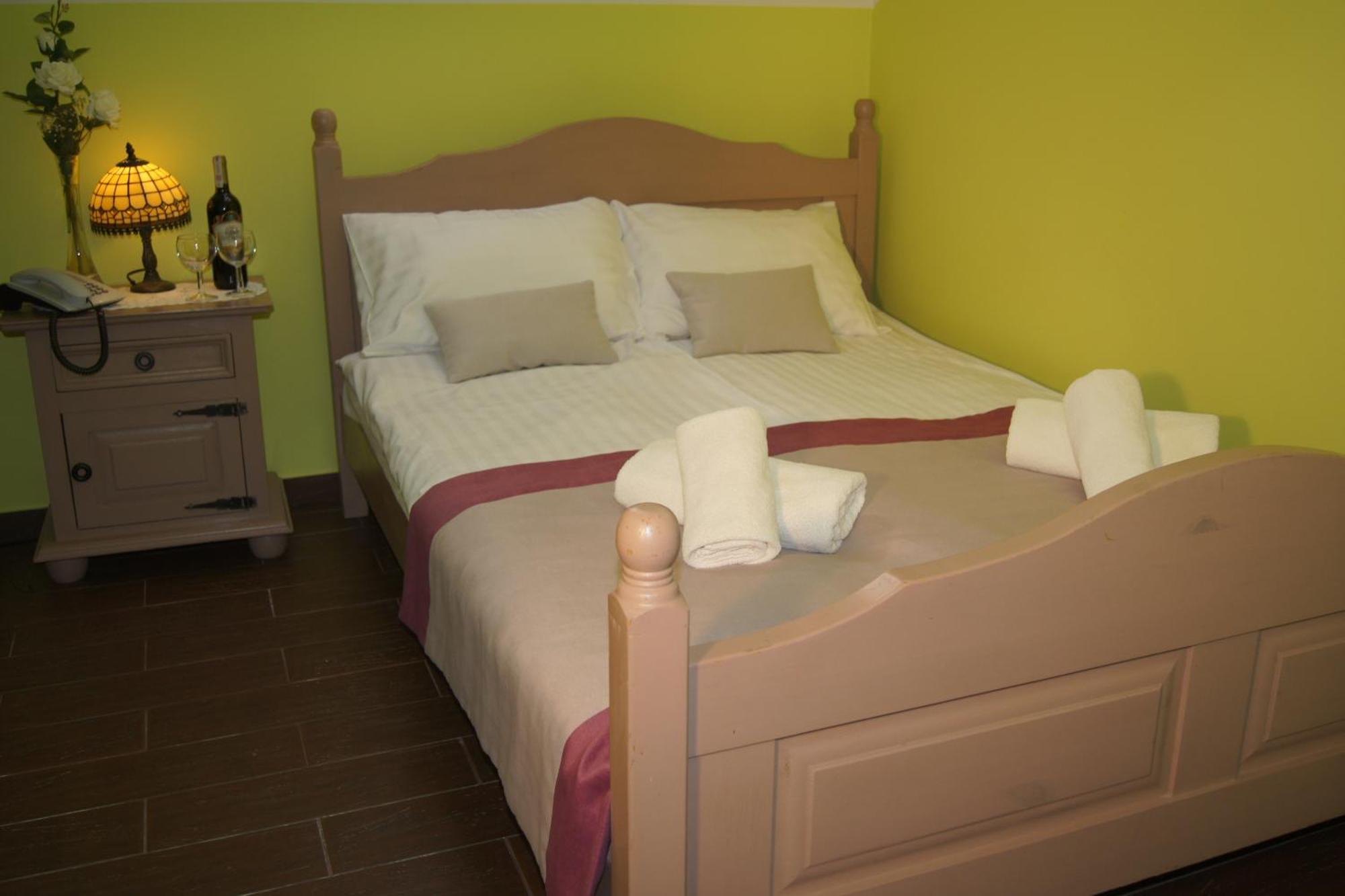 Hotel Pod Herbem -Pokoje Ozonowane Бялисток Стая снимка