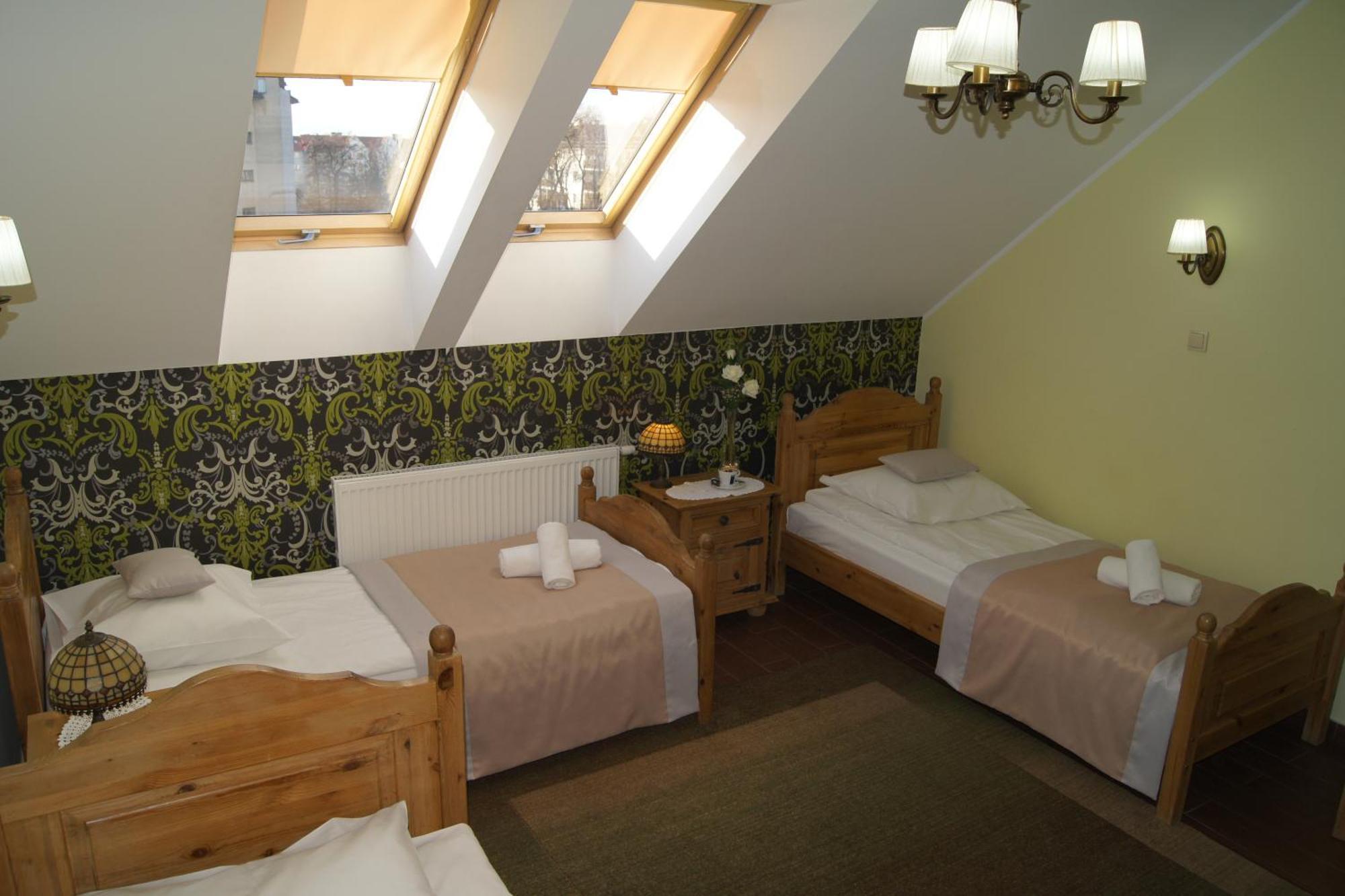 Hotel Pod Herbem -Pokoje Ozonowane Бялисток Стая снимка