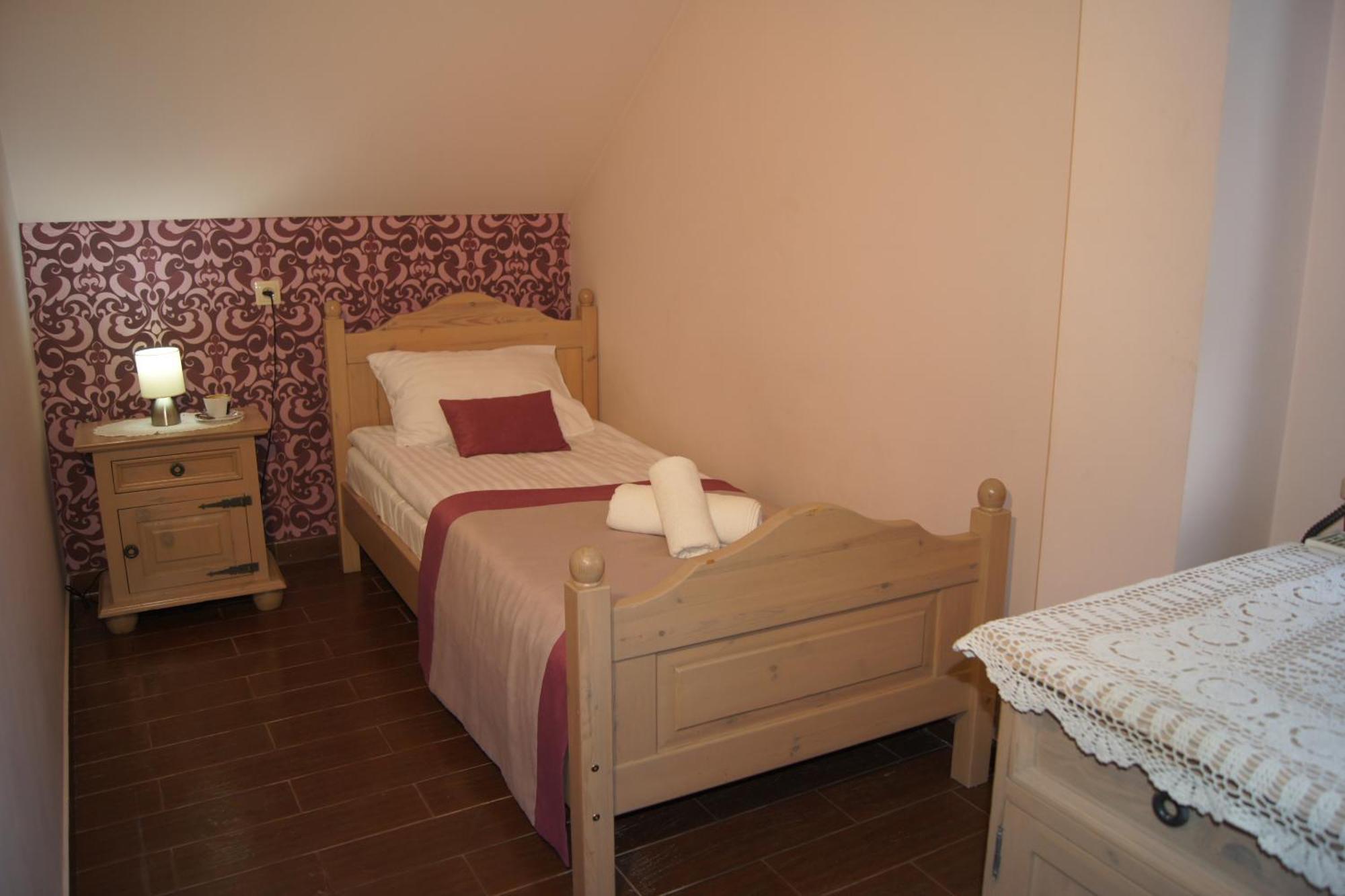 Hotel Pod Herbem -Pokoje Ozonowane Бялисток Стая снимка