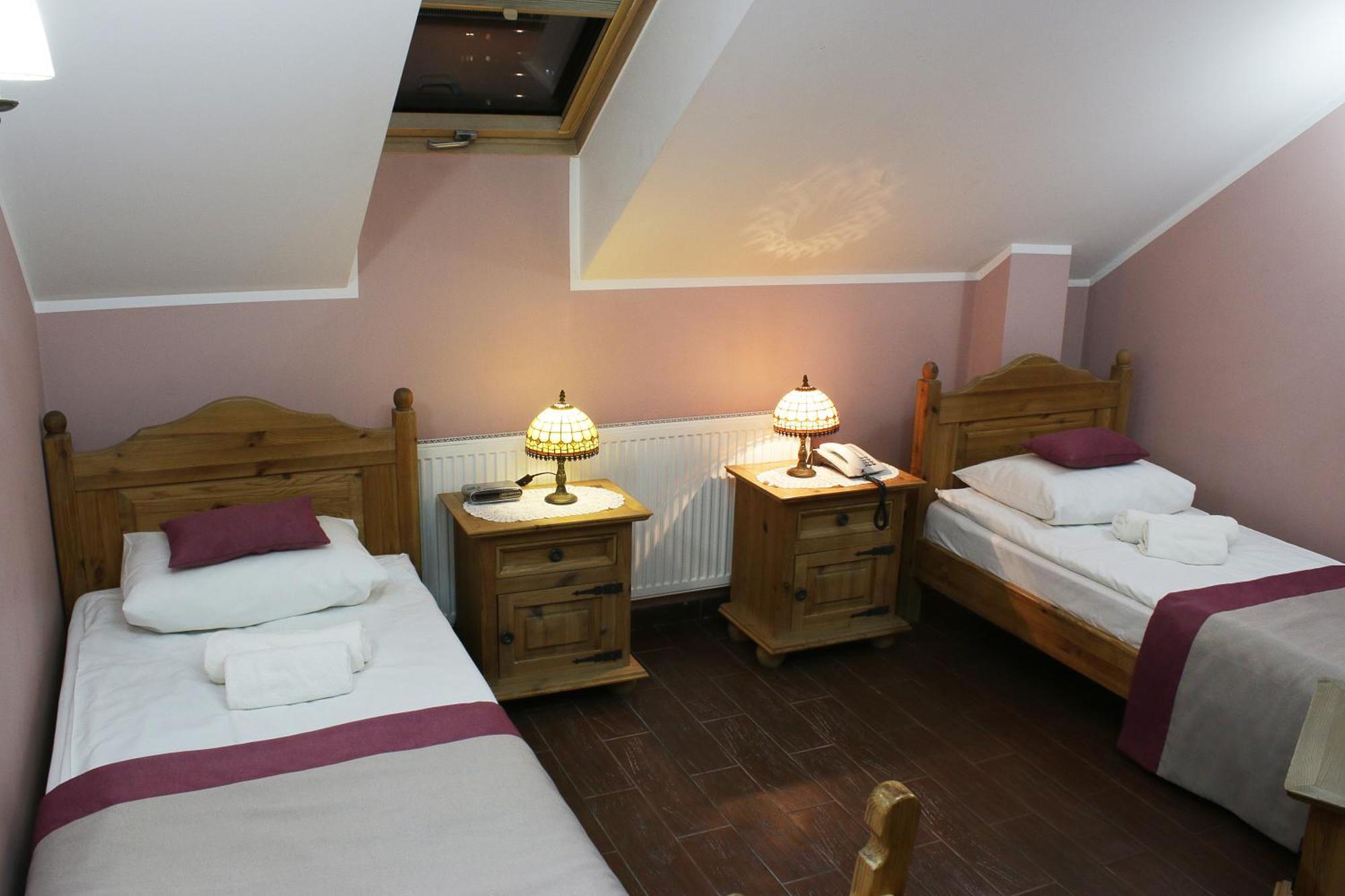Hotel Pod Herbem -Pokoje Ozonowane Бялисток Стая снимка