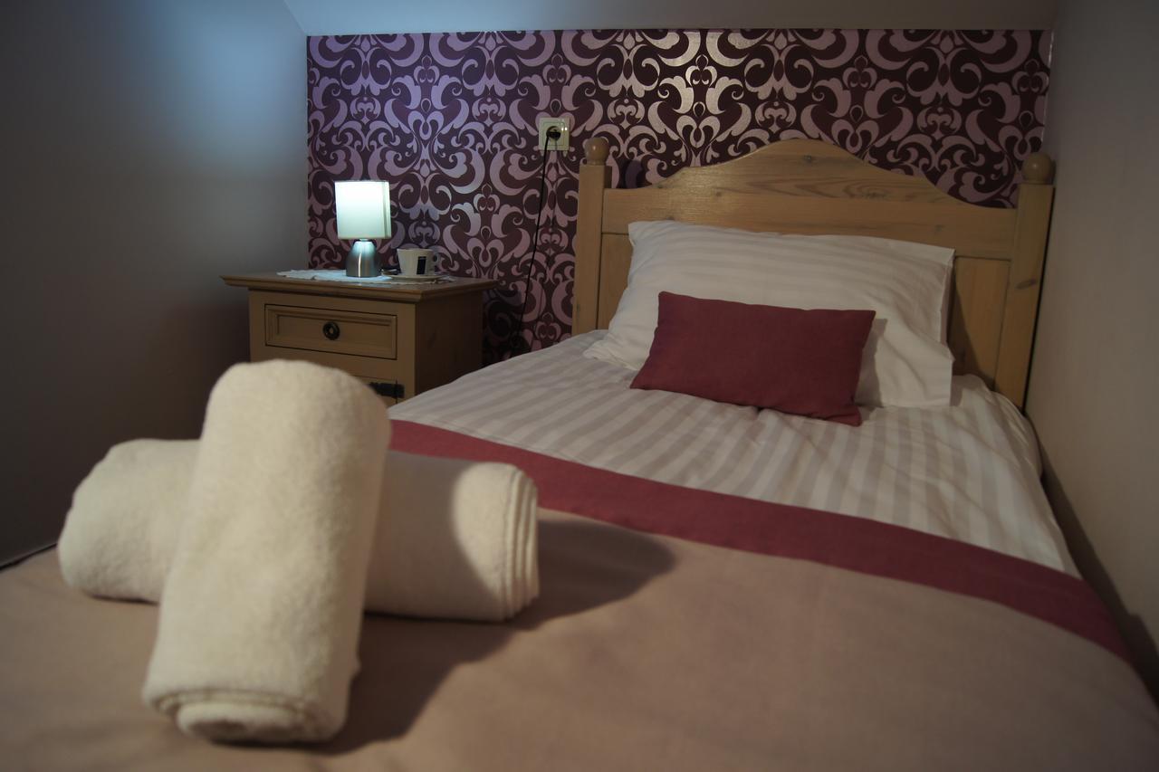 Hotel Pod Herbem -Pokoje Ozonowane Бялисток Стая снимка